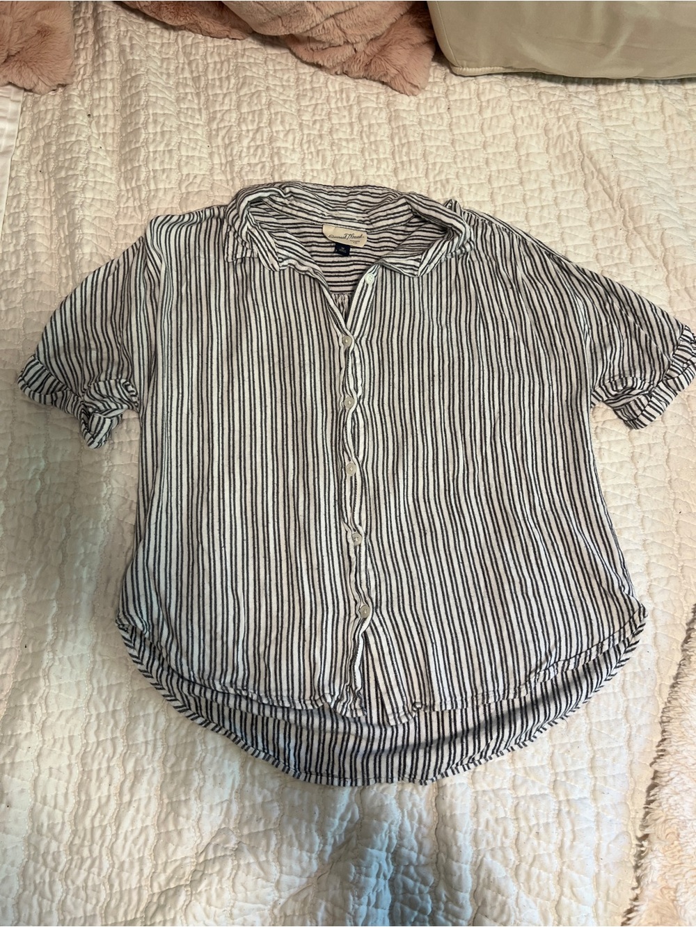 Universal Thread grey & White Striped Short Sleeve Button-Down Shirt